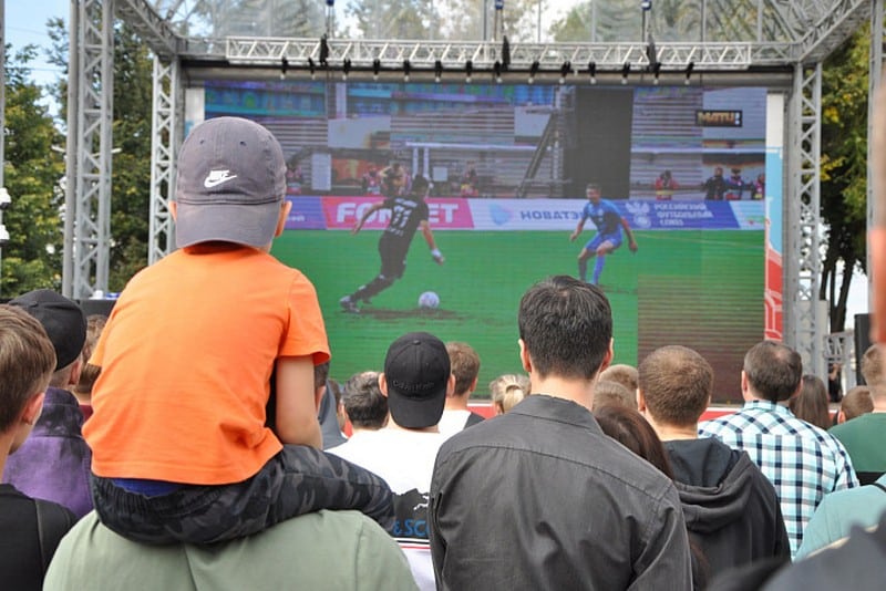 Футбольный праздник на Театралке собрал любителей футбола всех возрастов