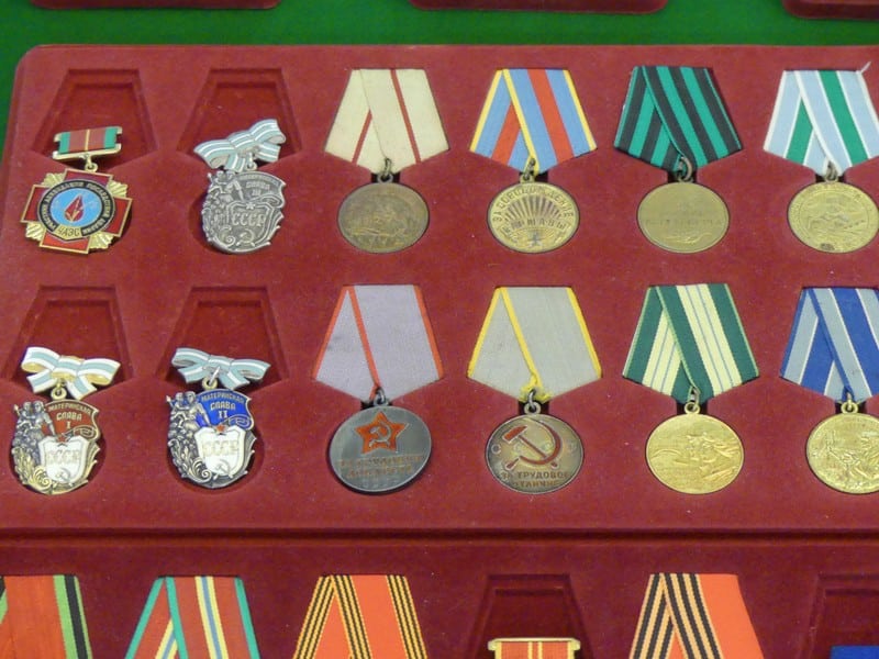 Житель Кировской области пытался переправить за границу медали и ордена