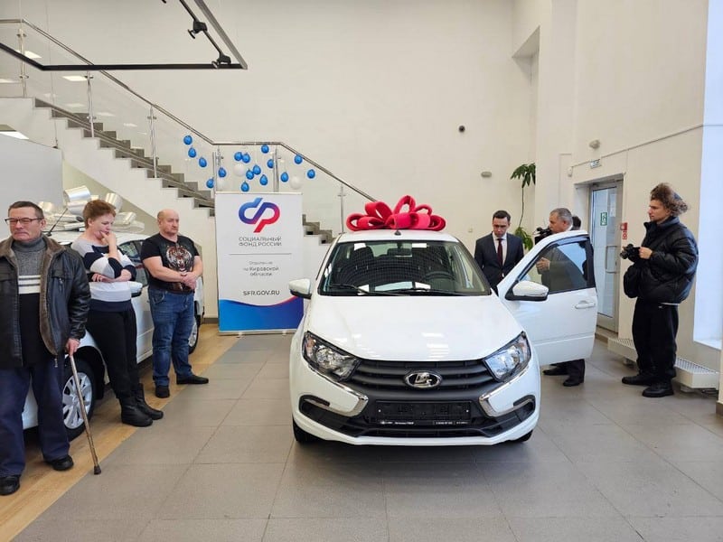 7 жителям Кировской области вручили ключи от новых машин