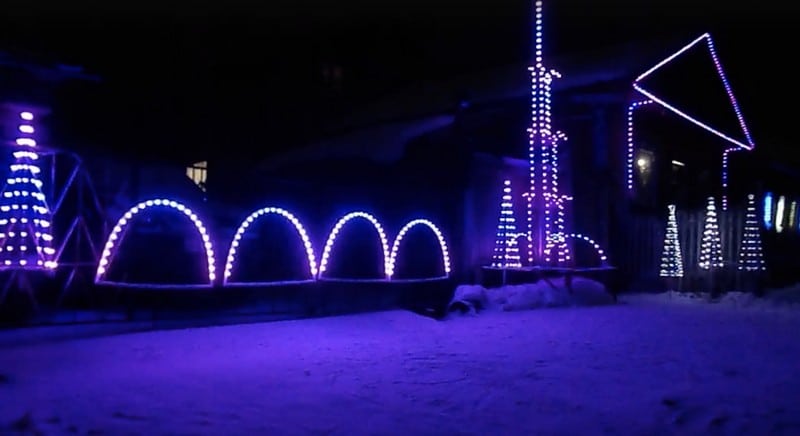 В Кировской области вновь появился светящийся новогодний дом