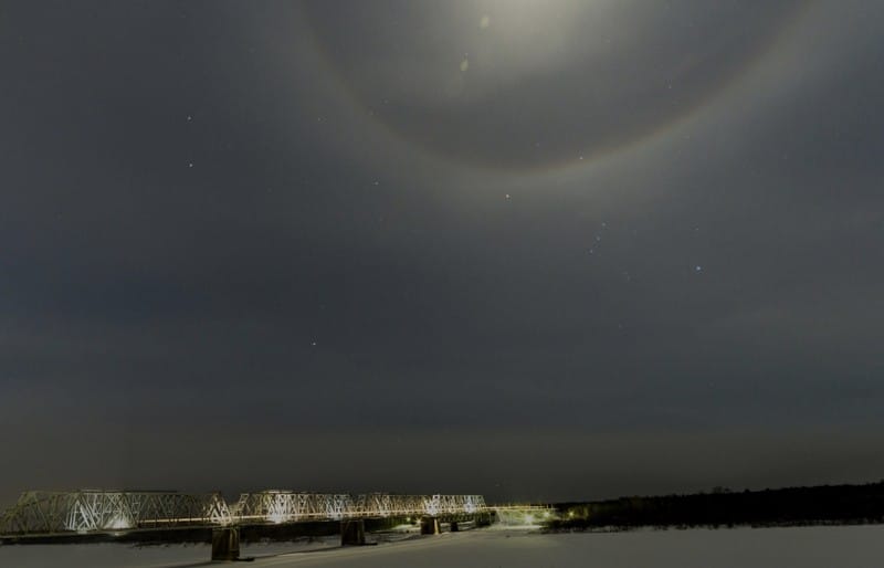 В Кировской области заметили эффектное лунное сияние