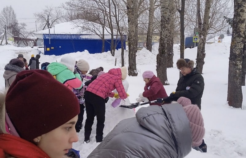 В Кировской области состоялся парад снеговиков