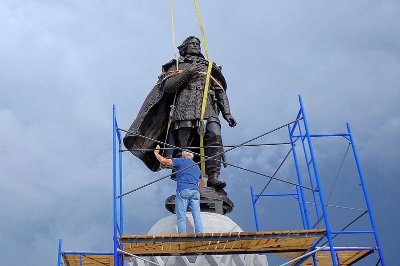 В Кирове установили памятник Александру Невскому